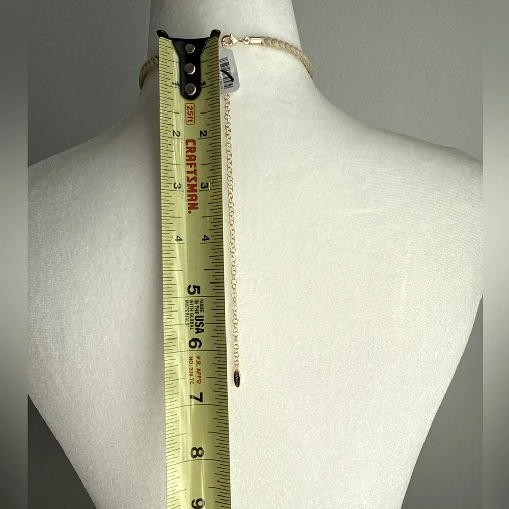 FREE PEOPLE x SERAFINA, SARA - Shell Choker in Neutral Ivory - Picture 10 of 11